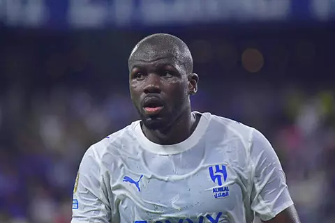 الزعيم يستعيد التقدم.. كوليبالي يسجل هدف الهلال الثالث أمام مانشستر سيتي